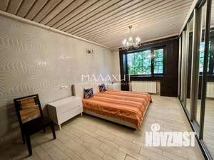 Дом 350м&sup2;, 3-этажный, участок 6 сот.  