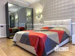 Дом 700м&sup2;, 4-этажный, участок 250 сот.  