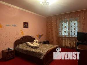 Дом 592м&sup2;, 2-этажный, участок 15 сот.  