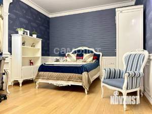 Дом 700м&sup2;, 4-этажный, участок 250 сот.  
