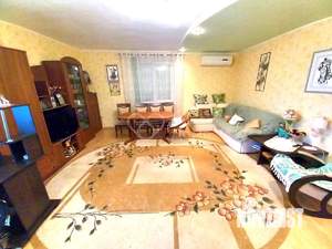 Дом 160м&sup2;, 3-этажный, участок 6 сот.  