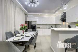 Дом 185м&sup2;, 2-этажный, участок 5 сот.  