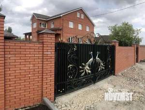 Коттедж 200м&sup2;, 3-этажный, участок 15 сот.  