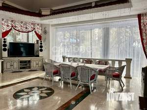 Дом 700м&sup2;, 4-этажный, участок 250 сот.  