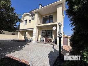 Дом 400м&sup2;, 3-этажный, участок 18 сот.  
